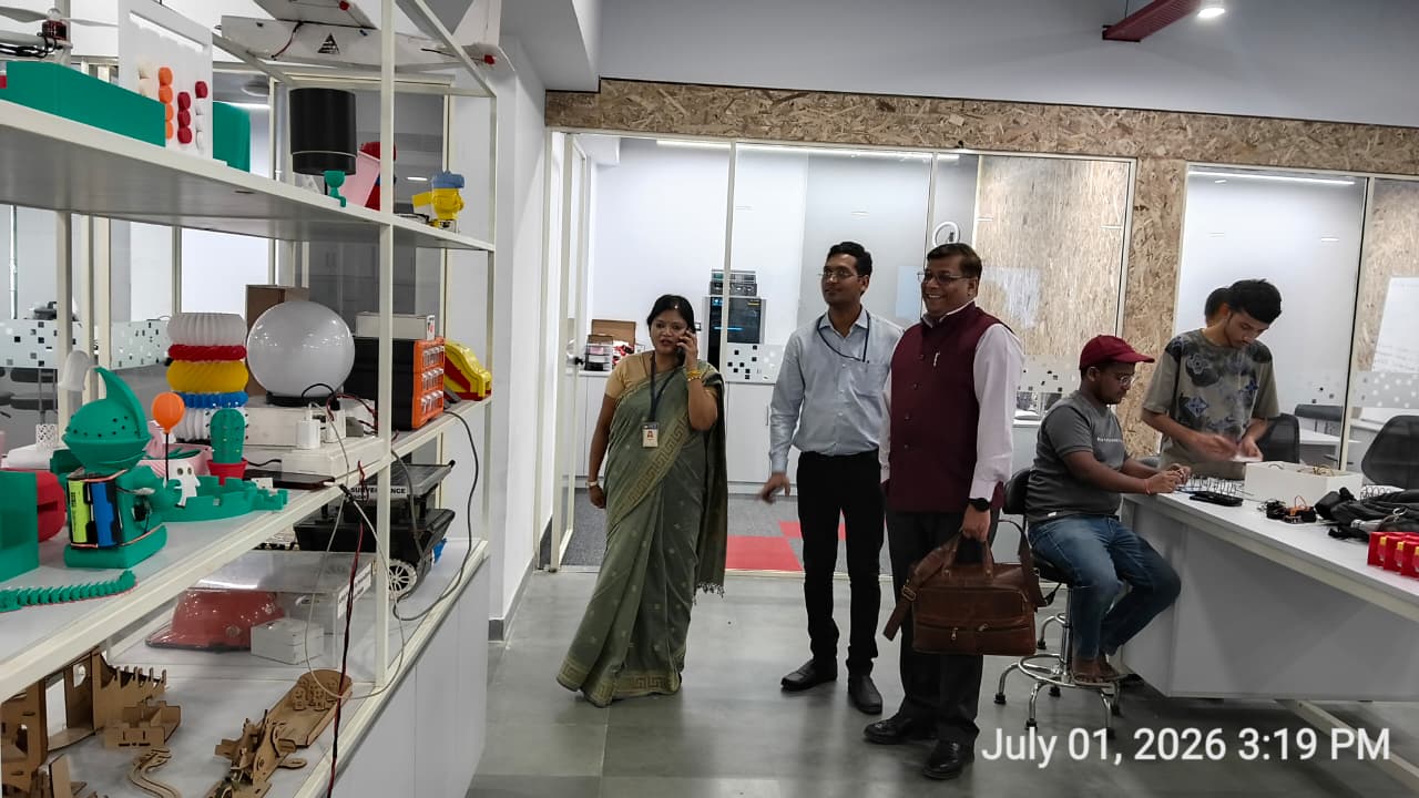 Visit of Mr. Sunil Shrivastava, Director, Warrior Infratech Pvt. Ltd., to Amity Innovation & Design Center.