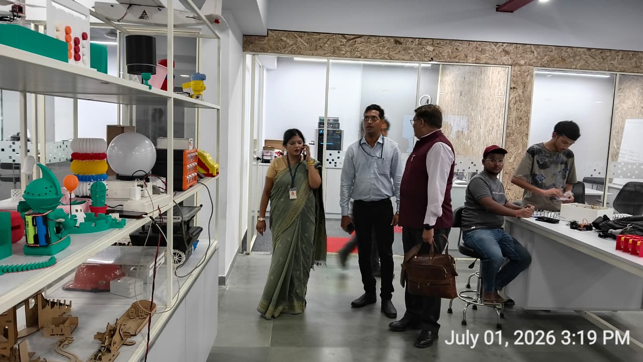 Visit of Mr. Sunil Shrivastava, Director, Warrior Infratech Pvt. Ltd., to Amity Innovation & Design Center.
