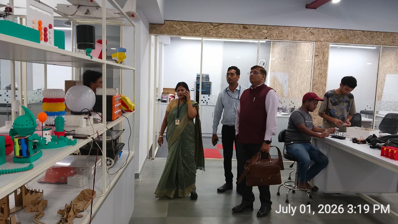 Visit of Mr. Sunil Shrivastava, Director, Warrior Infratech Pvt. Ltd., to Amity Innovation & Design Center.