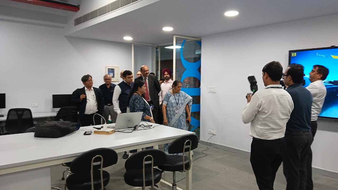 Dr. Montu M. Patel, President of the Pharmacy Council of India, Visits AIDC Lab