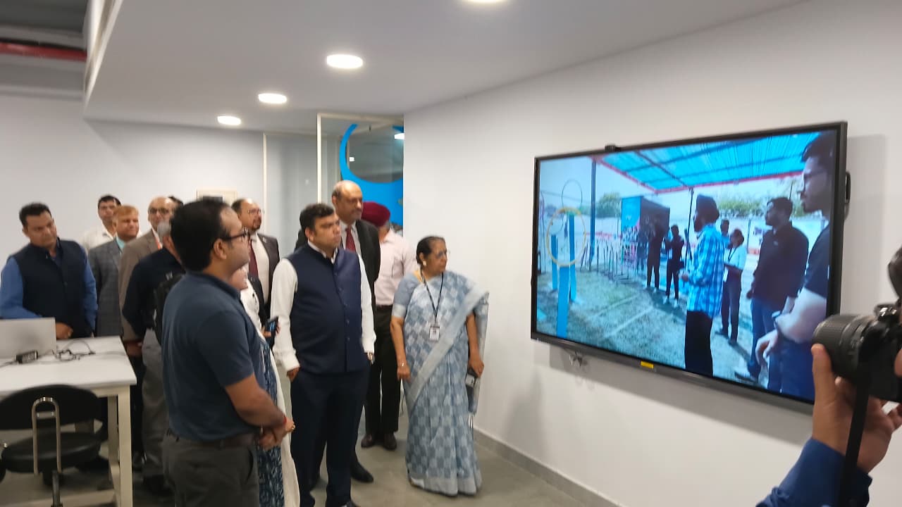 Dr. Montu M. Patel, President of the Pharmacy Council of India, Visits AIDC Lab