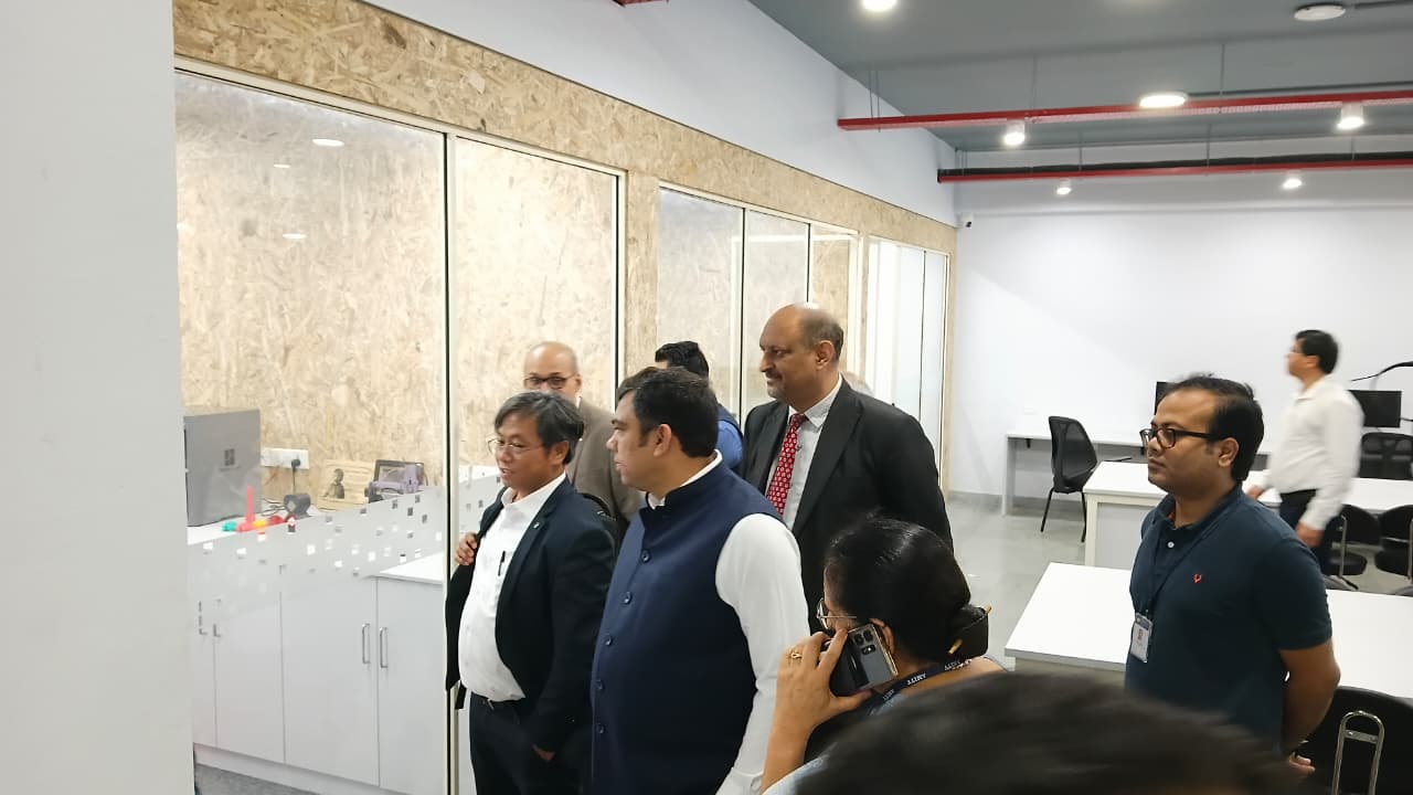 Dr. Montu M. Patel, President of the Pharmacy Council of India, Visits AIDC Lab