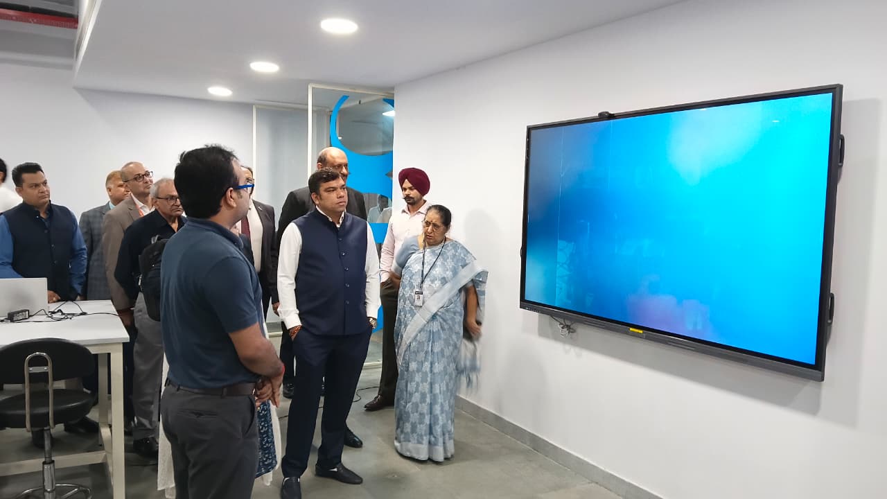 Dr. Montu M. Patel, President of the Pharmacy Council of India, Visits AIDC Lab