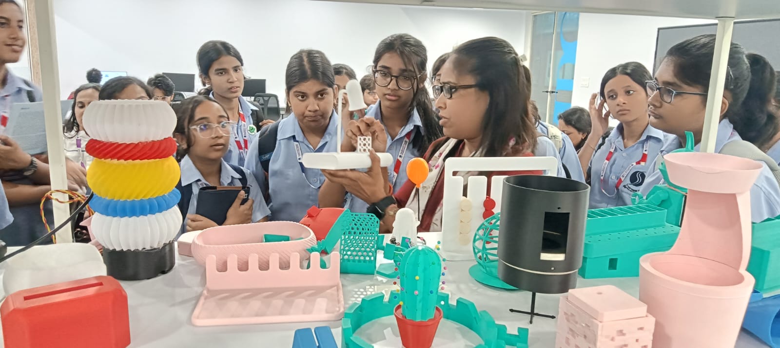 "School students visited the AIDC Lab "