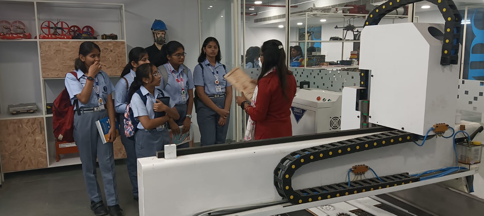 "School students visited the AIDC Lab "