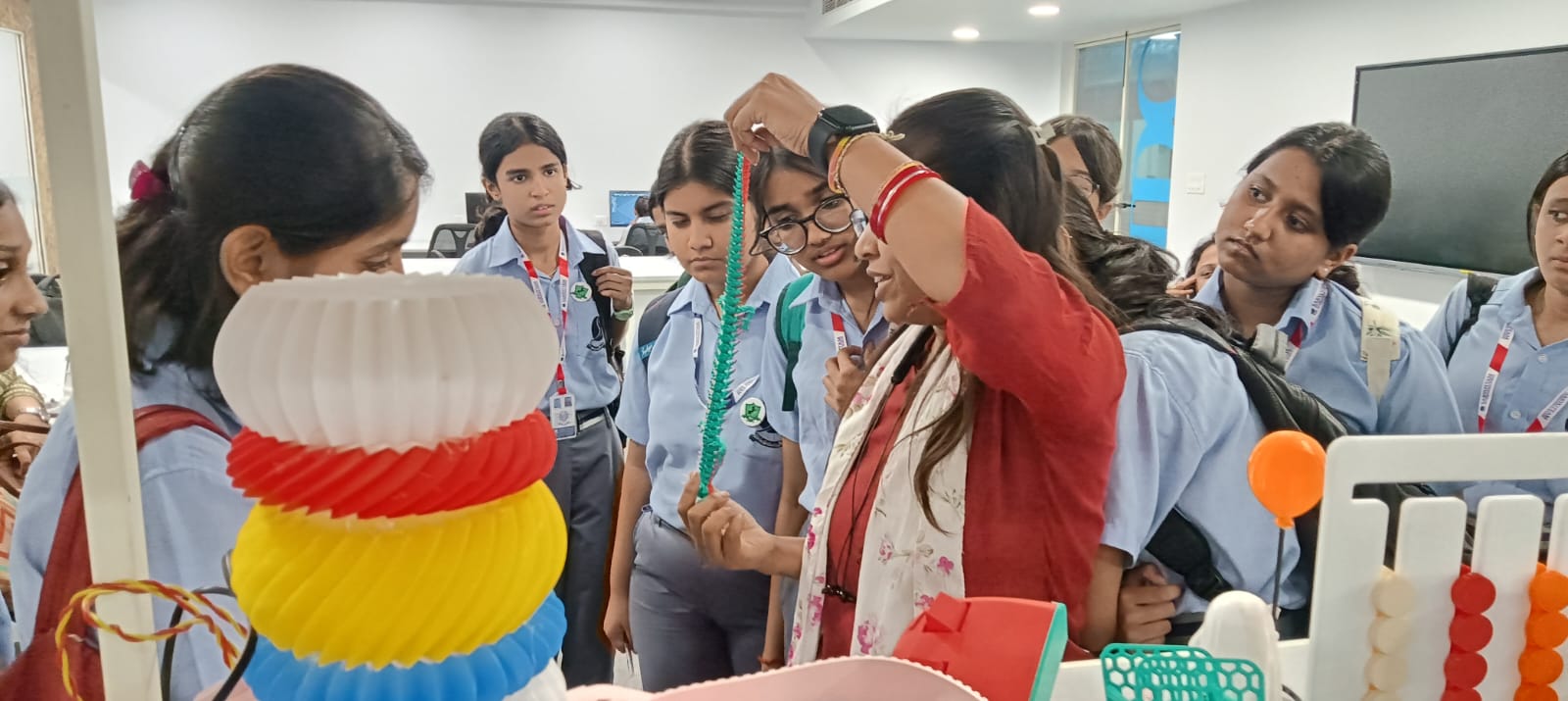 "School students visited the AIDC Lab "