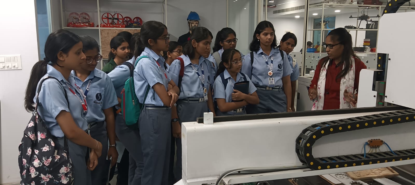 "School students visited the AIDC Lab "