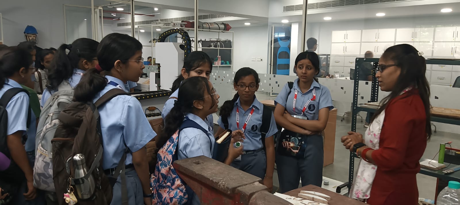 "School students visited the AIDC Lab "