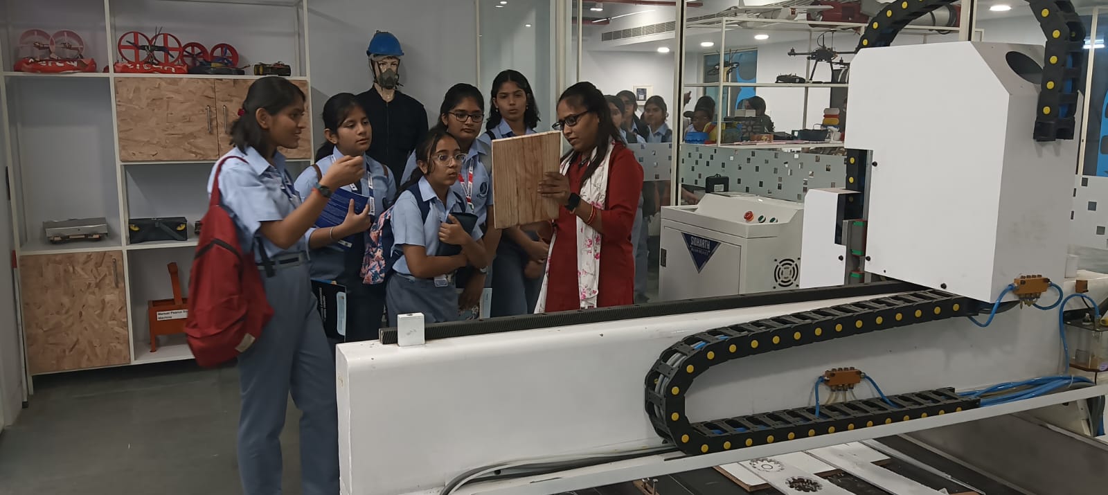 "School students visited the AIDC Lab "