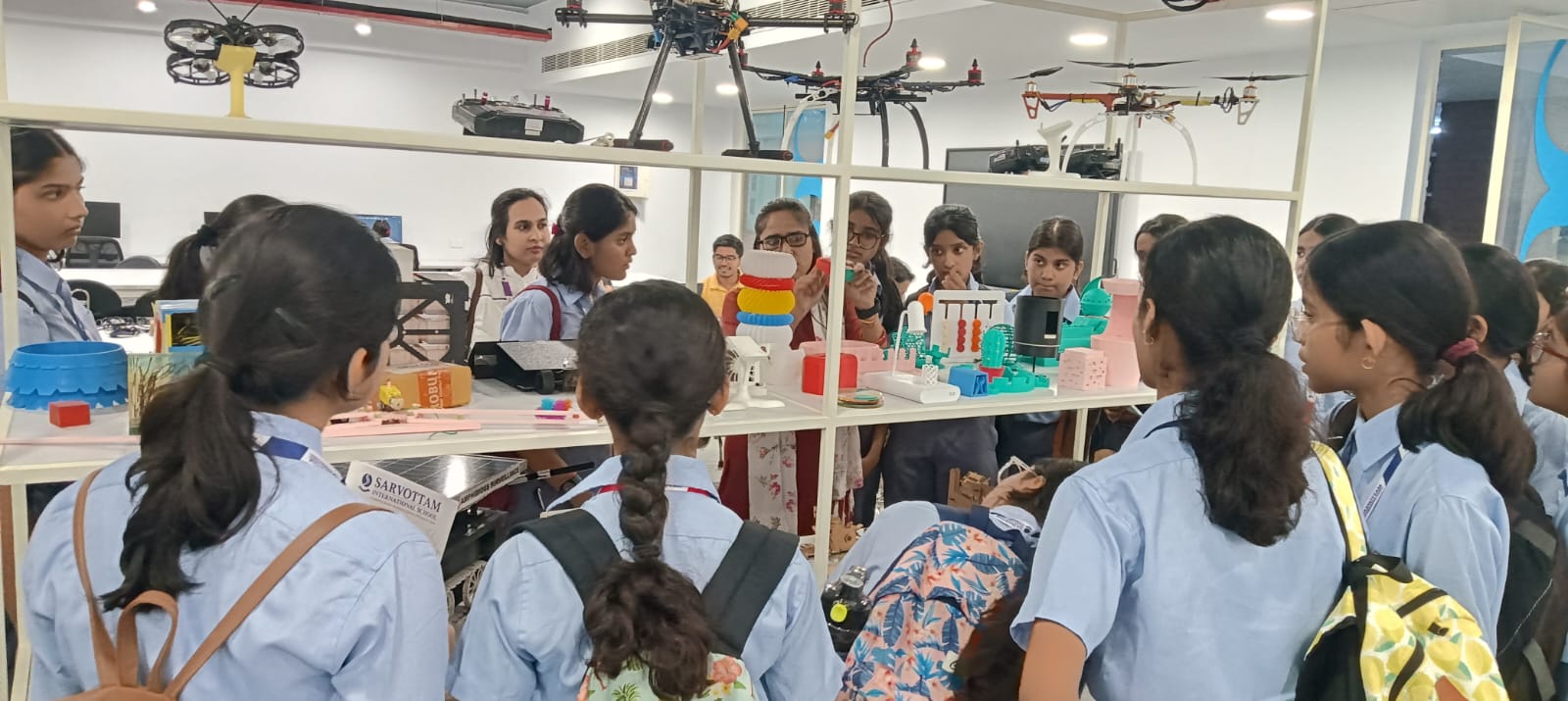 "School students visited the AIDC Lab "