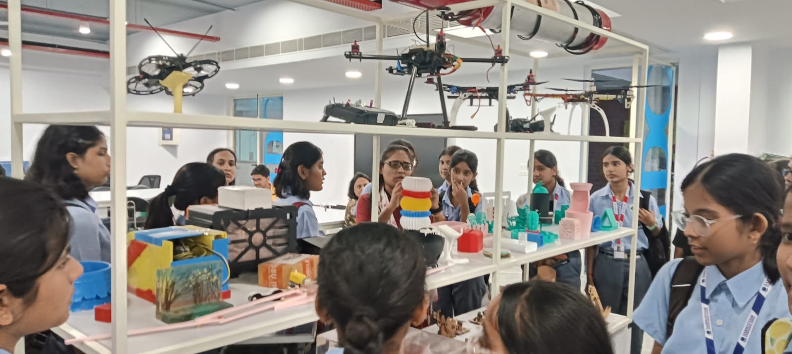 "School students visited the AIDC Lab "