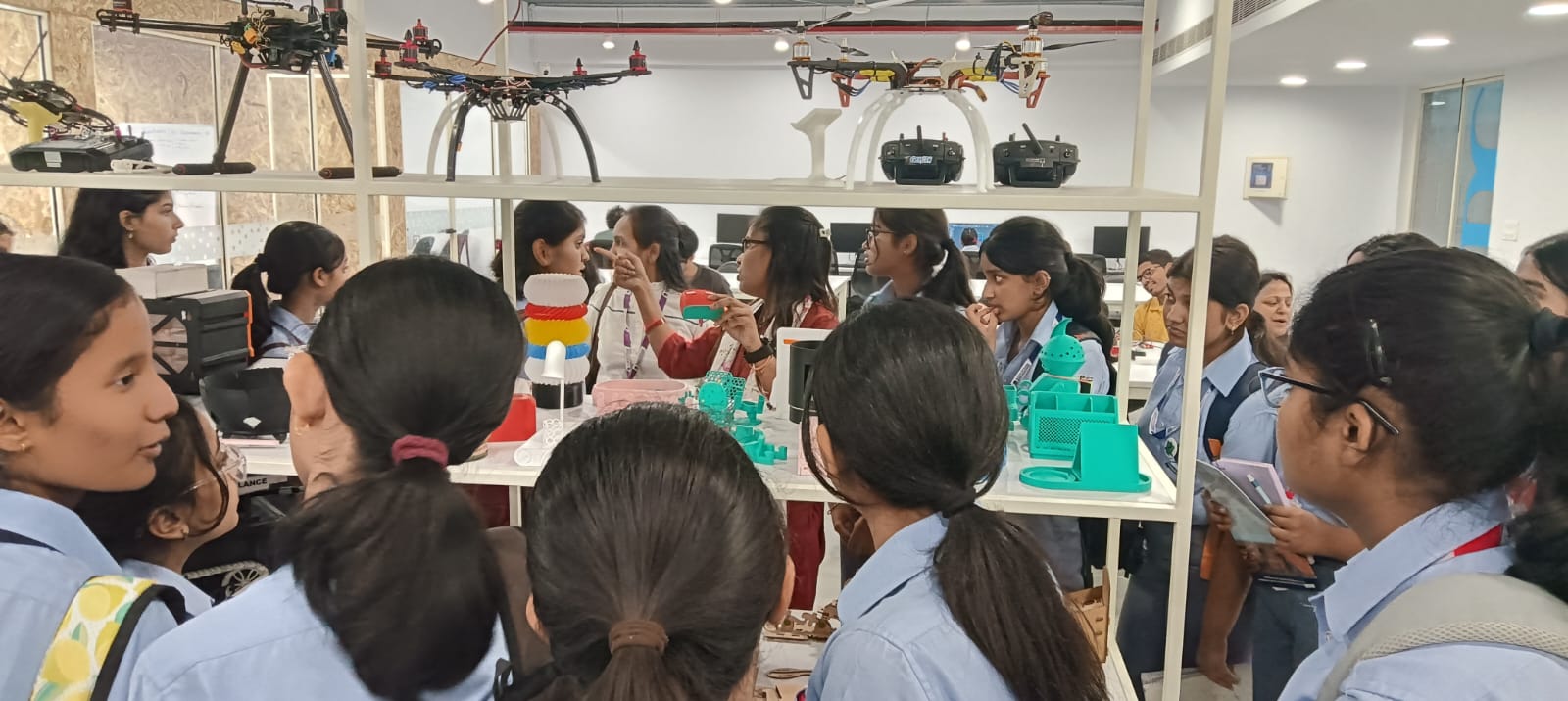 "School students visited the AIDC Lab "
