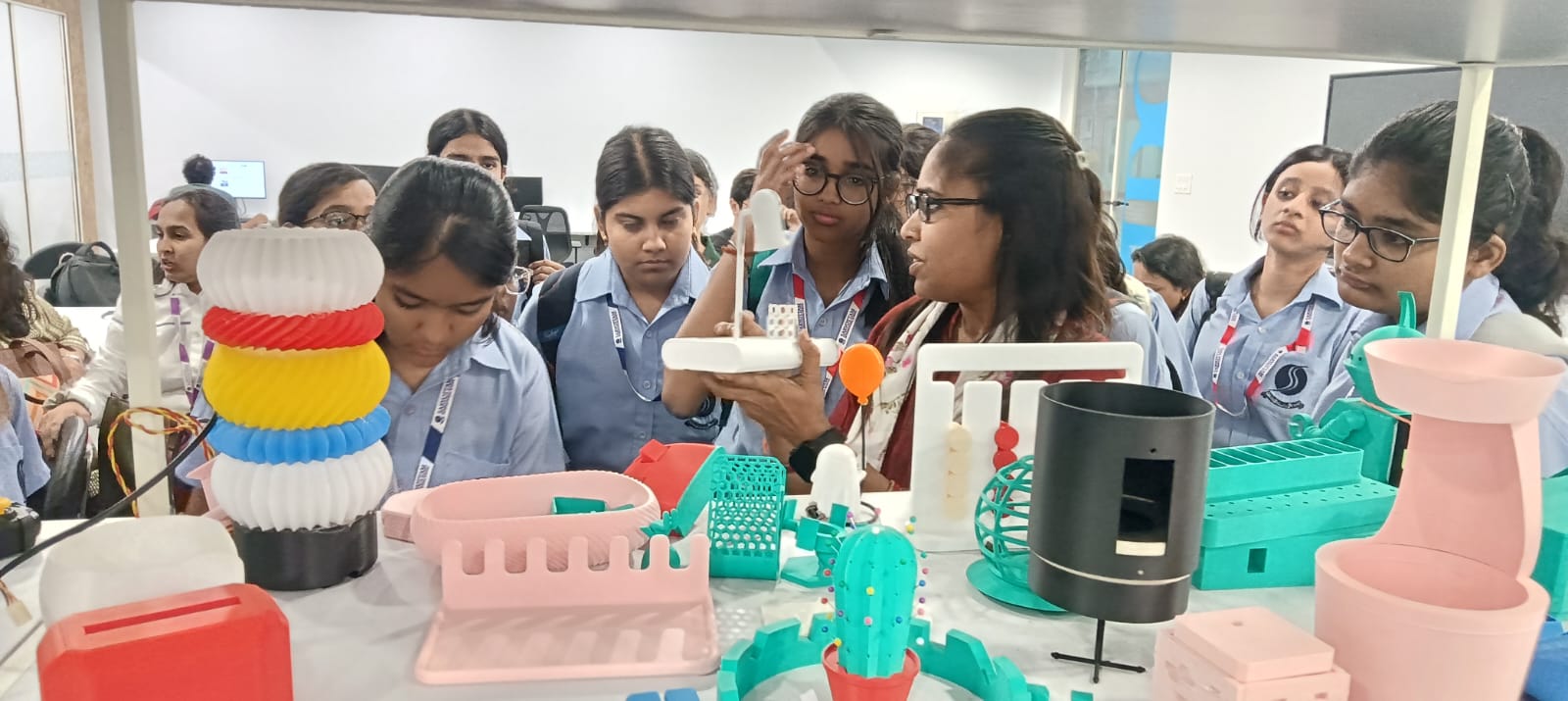"School students visited the AIDC Lab "