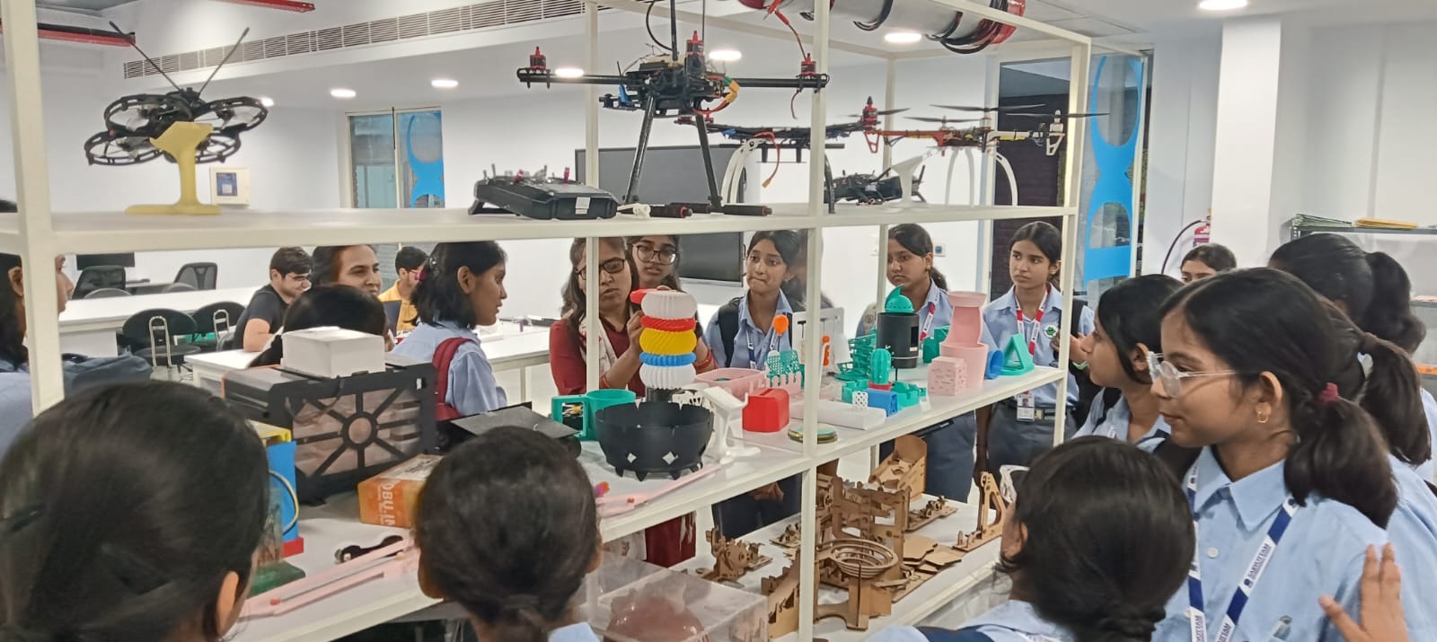 "School students visited the AIDC Lab "