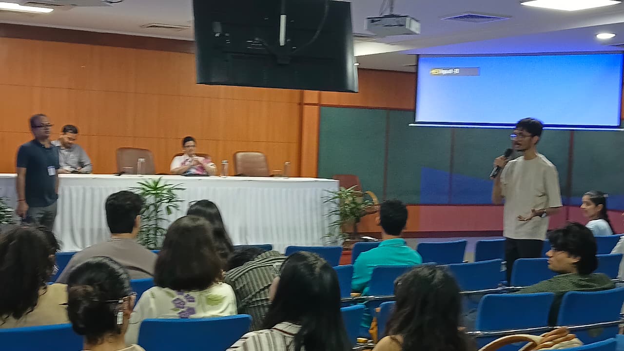 Innovation & Entrepreneurship Club Meeting With Startup Students