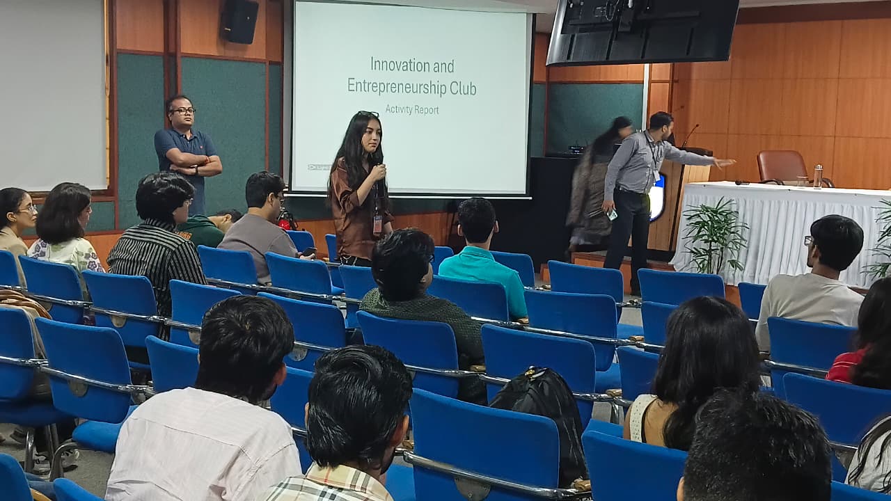 Innovation & Entrepreneurship Club Meeting With Startup Students