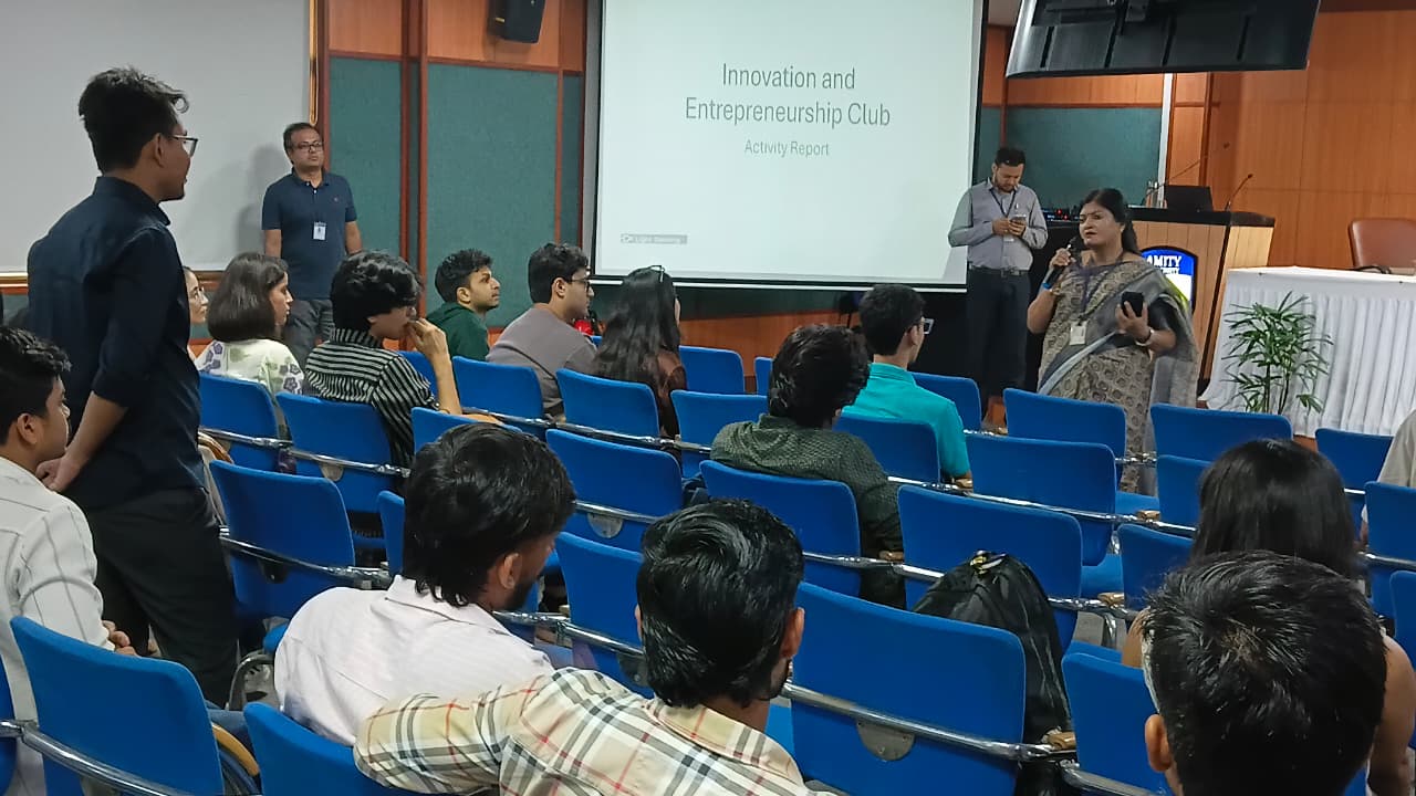 Innovation & Entrepreneurship Club Meeting With Startup Students