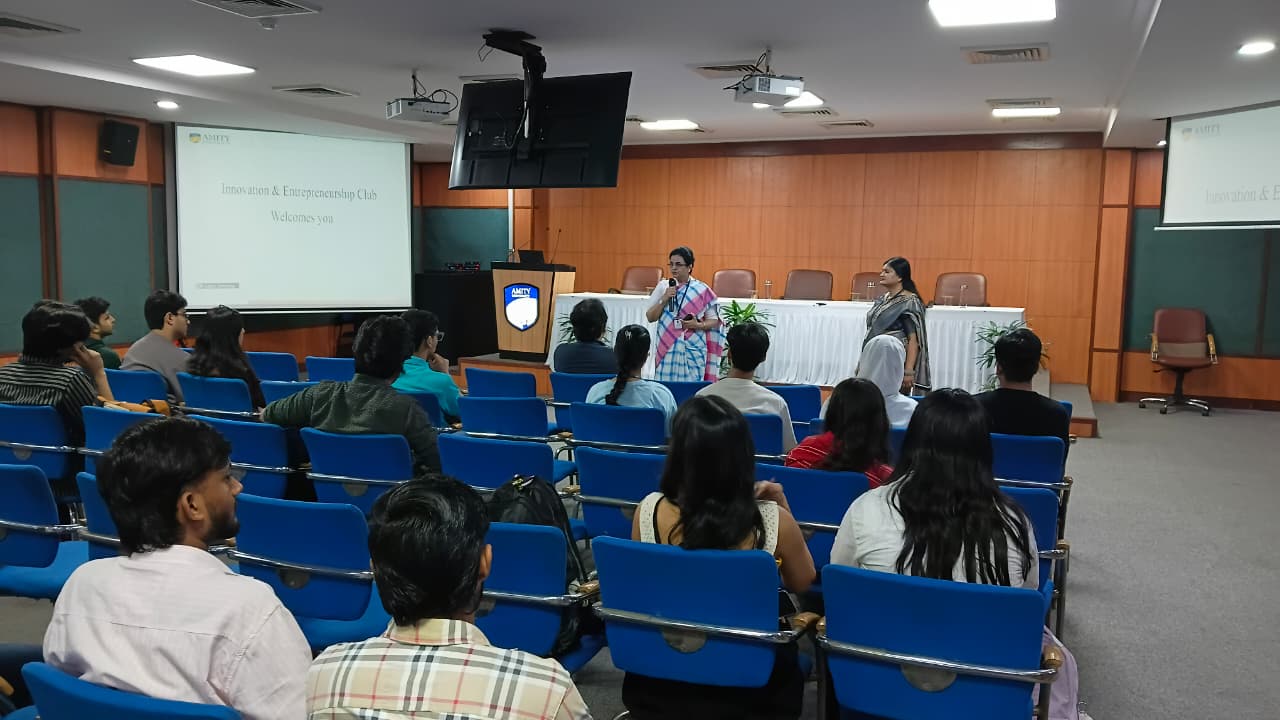 Innovation & Entrepreneurship Club Meeting With Startup Students
