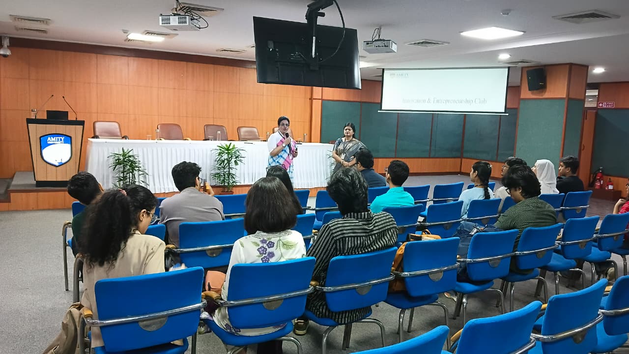 Innovation & Entrepreneurship Club Meeting With Startup Students