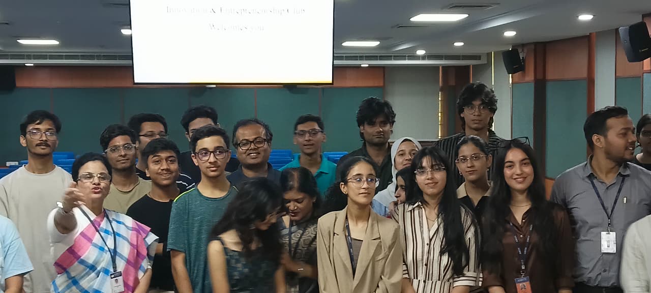 Innovation & Entrepreneurship Club Meeting With Startup Students