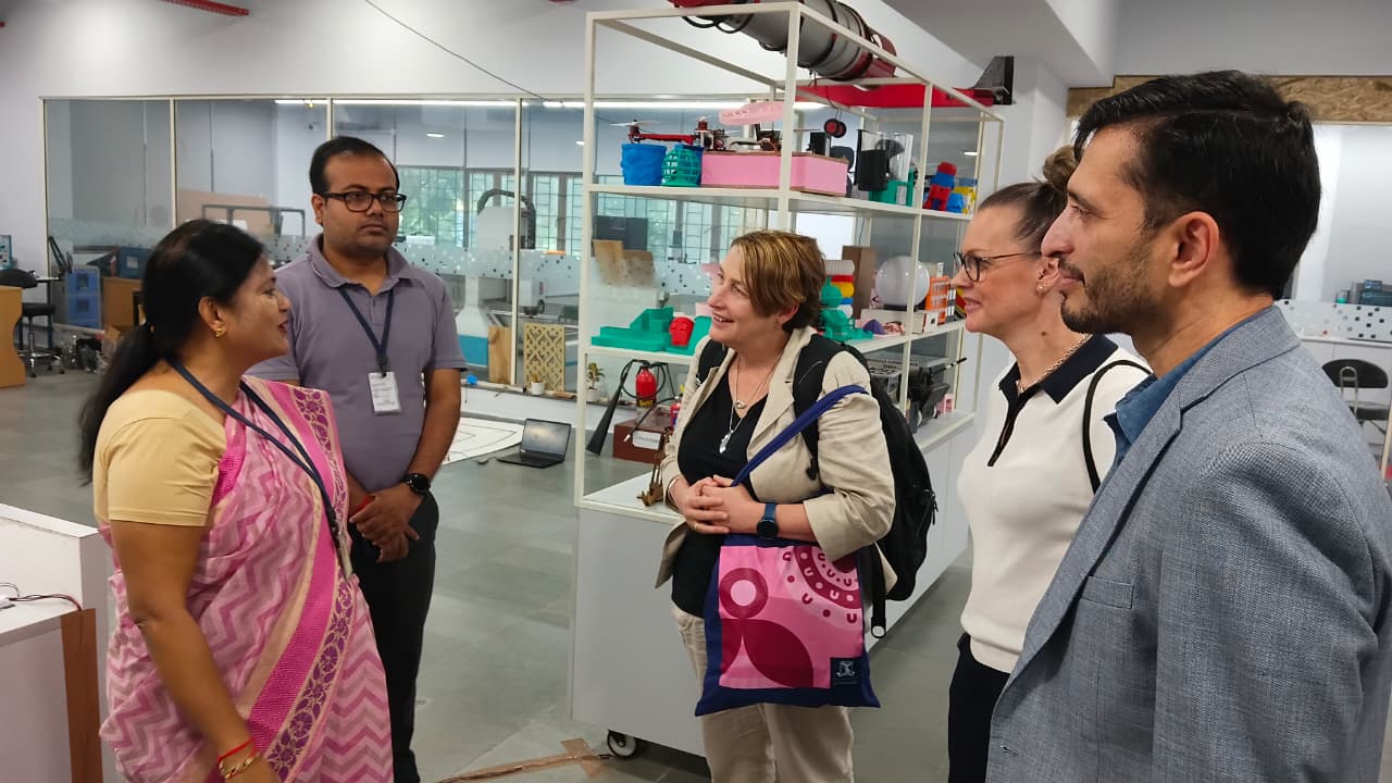 Delegates from the University of Melbourne, Australia Visited AIDC Lab