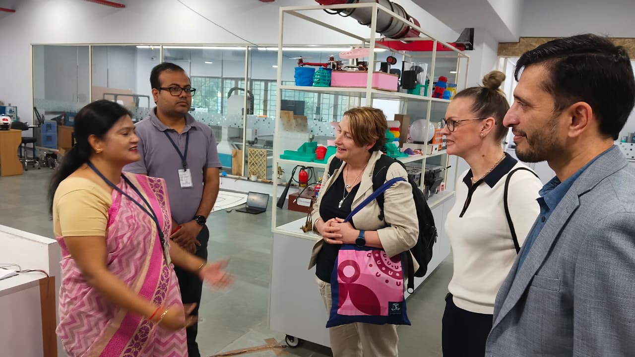 Delegates from the University of Melbourne, Australia Visited AIDC Lab