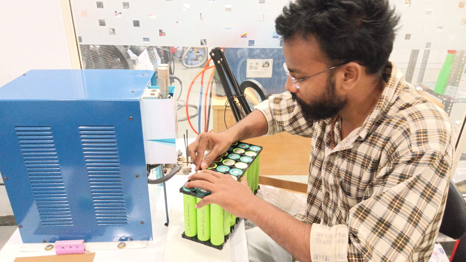 To make an electric scooter battery pack using a spot welding machine