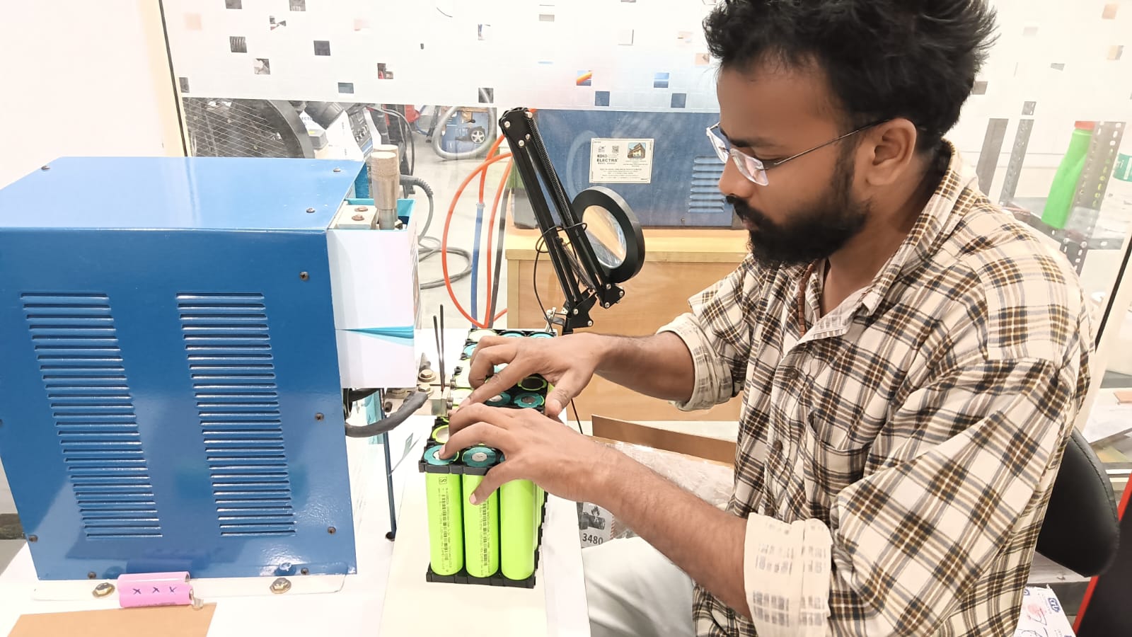 To make an electric scooter battery pack using a spot welding machine