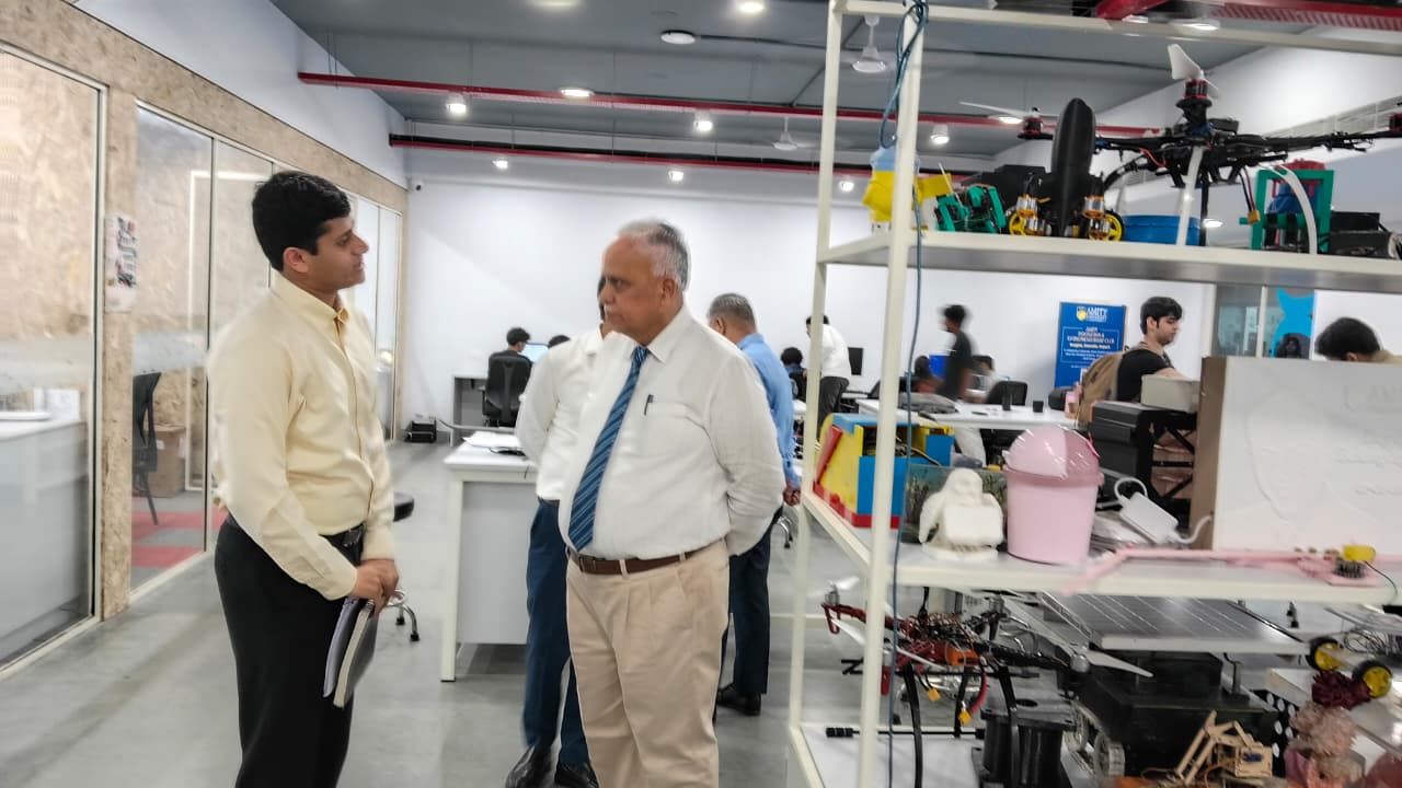 The C5 Guest of Honor visited Dr. Prakash at the AIDC Lab